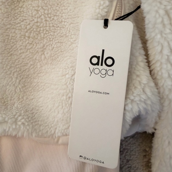 ALO Yoga Ivory / White Foxy Sherpa Fleece Jacket NEW size small - Picture 2 of 6
